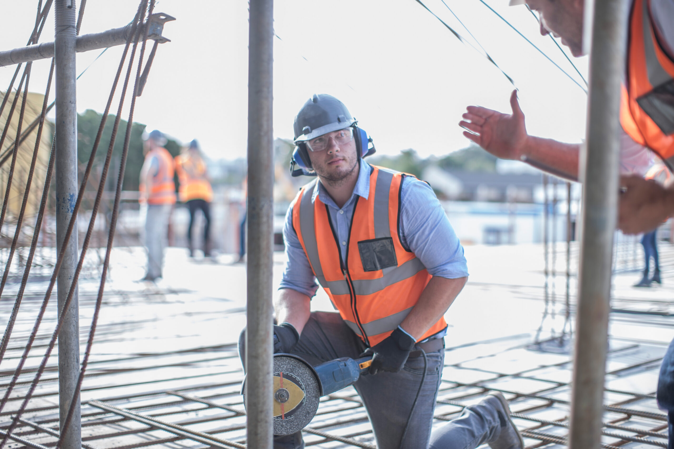 Site manager explaining to builder on construction site how long is a white card valid for