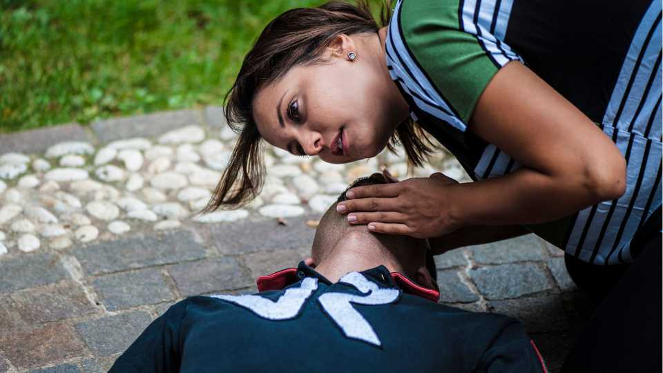 Assessing Casualties conscious or unconscious breathing
