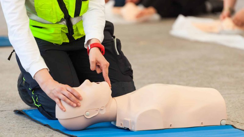 cpr guidelines Australia with dummy drsabcd